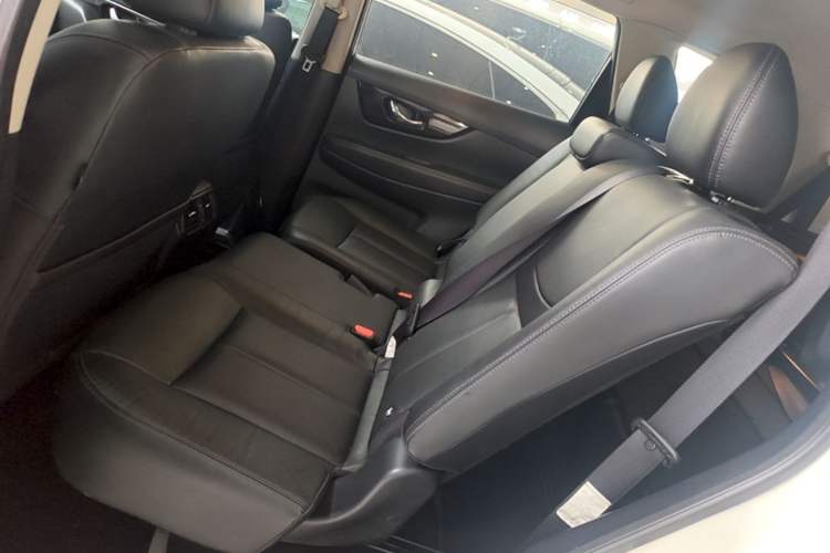 Used Nissan X-Trail 2020 2.0L XL ITS 3-Row CVT 2WD SmartConnect 7-Seater Comfort Edition Left Rear Seat