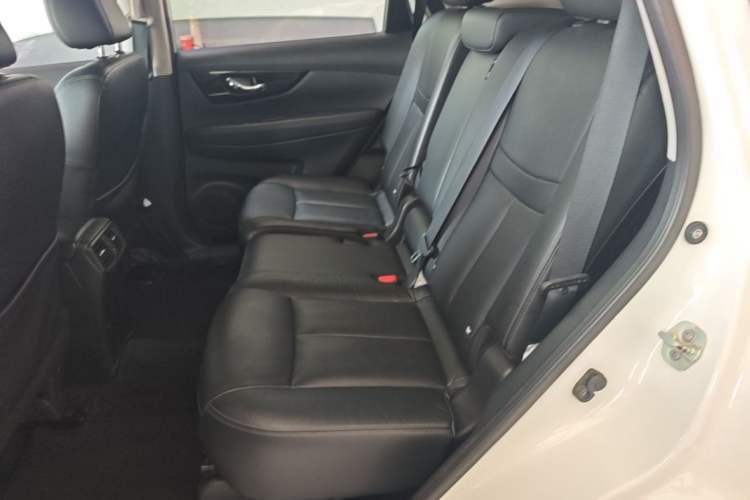 Used Nissan X-Trail 2020 2.0L XL ITS 3-Row CVT 2WD SmartConnect 7-Seater Comfort Edition Left Rear Seat