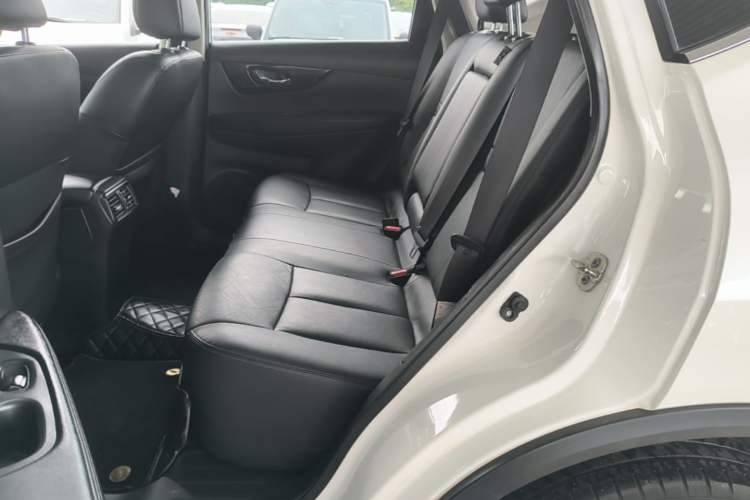 Used Nissan X-Trail 2020 2.0L XL ITS CVT 2WD SmartConnect Comfort Edition Left Rear Seat