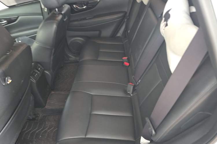 Used Nissan X-Trail 2020 2.0L XL Premium CVT 2WD SmartConnect Luxury Edition Left Rear Seat