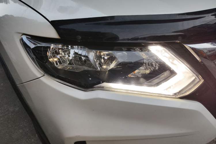 Used Nissan X-Trail 2020 2.0L XL ITS 3-Row CVT 2WD SmartConnect 7-Seater Comfort Edition Right Front Headlight