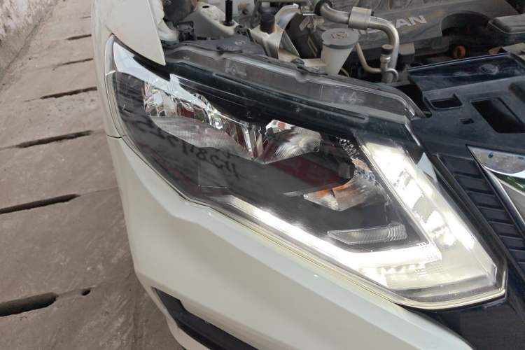 Used Nissan X-Trail 2020 2.0L XL ITS CVT 2WD SmartConnect Comfort Edition Right Front Headlight