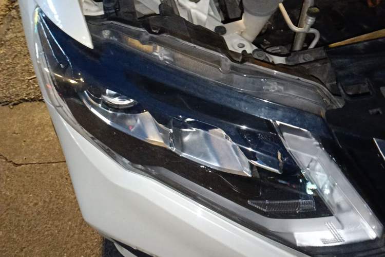 Used Nissan X-Trail 2020 2.0L XL Premium CVT 2WD SmartConnect Luxury Edition Right Front Headlight