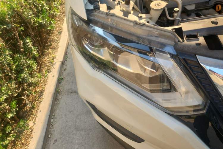 Used Nissan X-Trail 2020 2.0L XL Premium CVT 2WD SmartConnect Luxury Edition Right Front Headlight