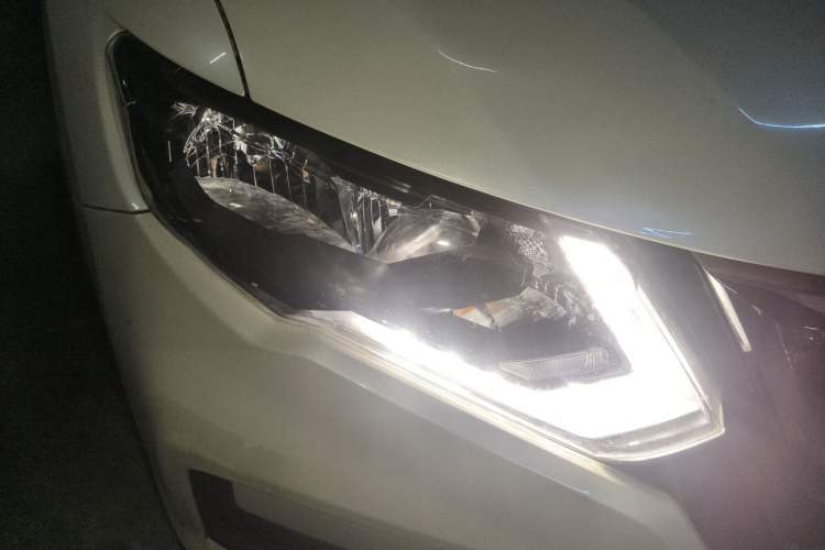 Used Nissan X-Trail 2020 2.0L XL ITS CVT 2WD SmartConnect Comfort Edition Right Front Headlight