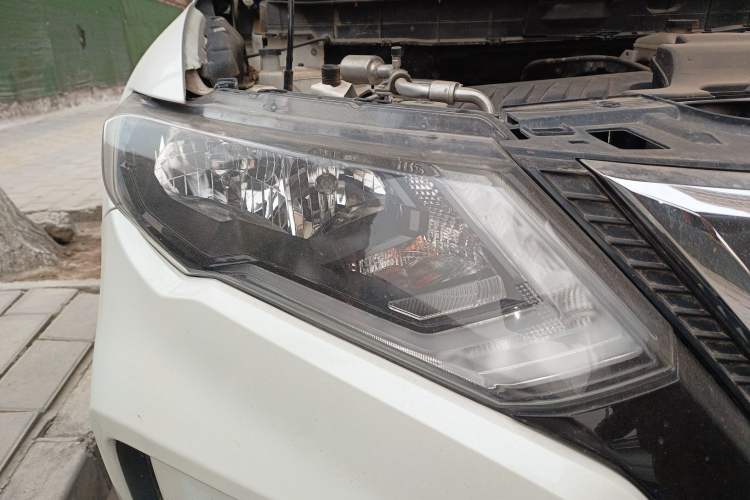 Used Nissan X-Trail 2020 2.0L XL ITS CVT 2WD SmartConnect Comfort Edition Right Front Headlight
