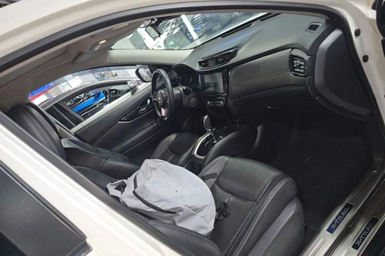 Used Nissan X-Trail 2020 2.0L XL ITS CVT 2WD SmartConnect Comfort Edition Right Front Seat