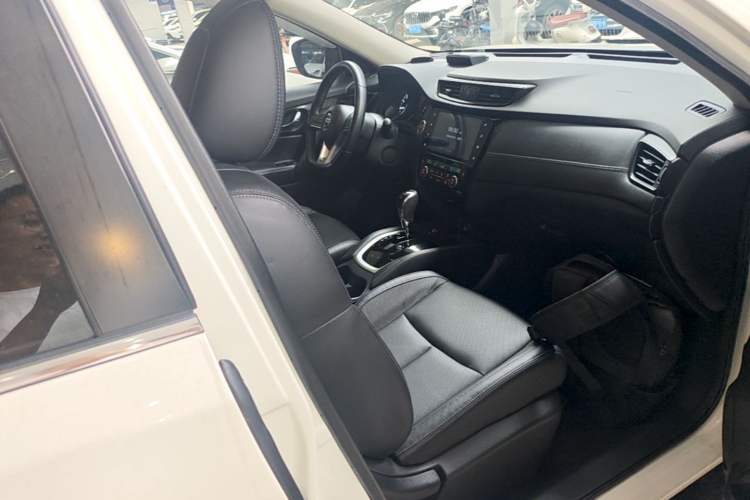 Used Nissan X-Trail 2020 2.0L XL ITS 3-Row CVT 2WD SmartConnect 7-Seater Comfort Edition Right Front Seat