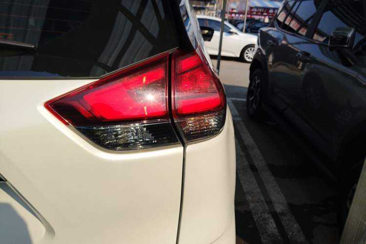 Used Nissan X-Trail 2020 2.0L XL ITS CVT 2WD SmartConnect Comfort Edition Right Rear Taillight