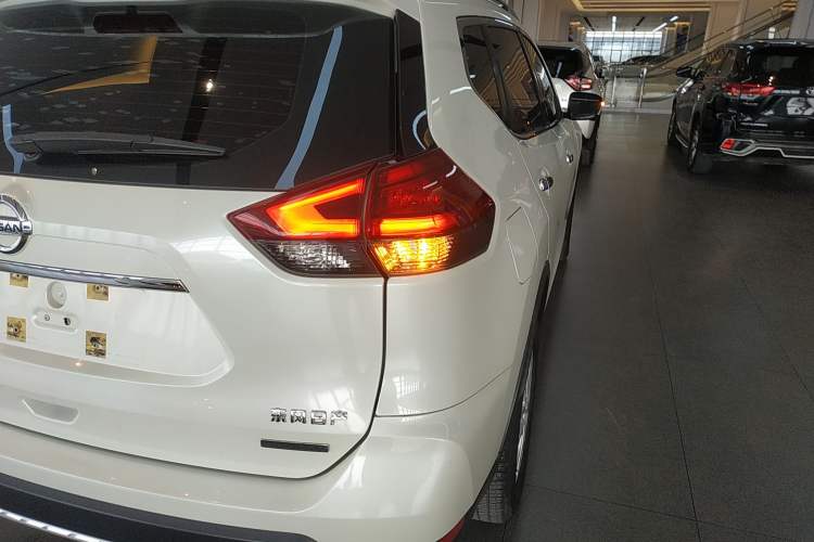 Used Nissan X-Trail 2020 2.0L XL ITS CVT 2WD SmartConnect Comfort Edition Right Rear Taillight