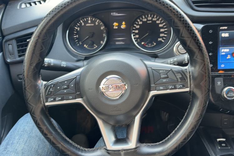 Used Nissan X-Trail 2020 2.0L XL Premium CVT 2WD SmartConnect Luxury Edition Steering Wheel