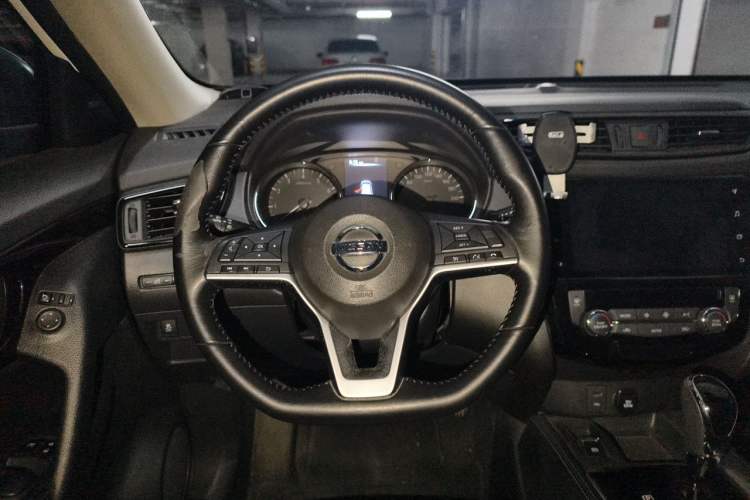 Used Nissan X-Trail 2020 2.0L XL Premium CVT 2WD SmartConnect Luxury Edition Steering Wheel