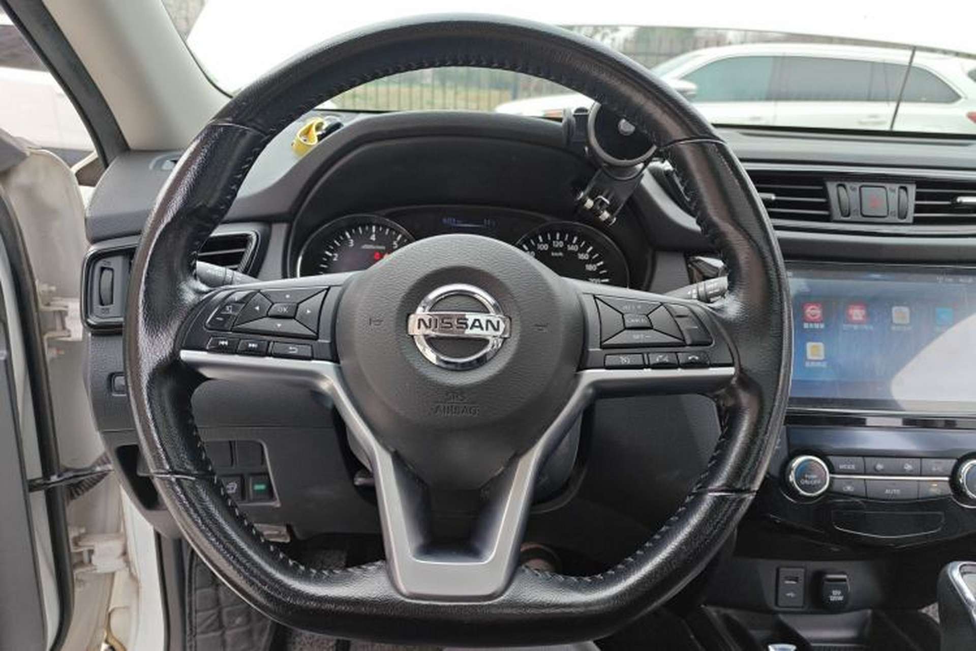 Used Nissan X-Trail 2020 2.0L XL Premium CVT 2WD SmartConnect Luxury Edition Steering Wheel