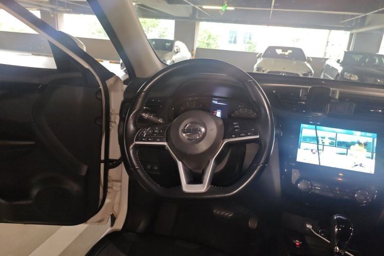 Used Nissan X-Trail 2020 2.0L XL Premium CVT 2WD SmartConnect Luxury Edition Steering Wheel