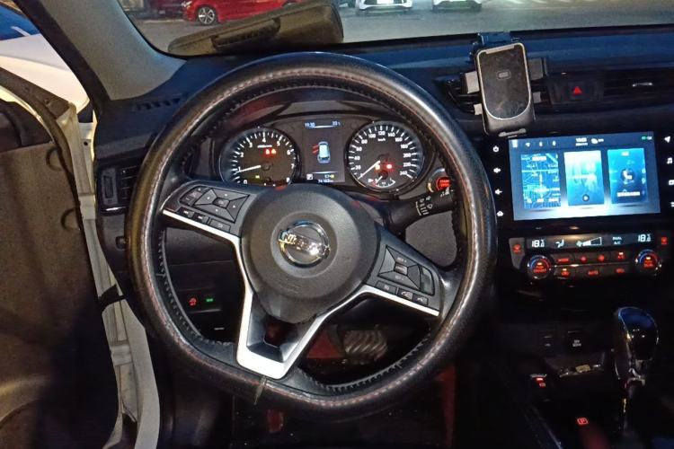 Used Nissan X-Trail 2020 2.0L XL Premium CVT 2WD SmartConnect Luxury Edition Steering Wheel