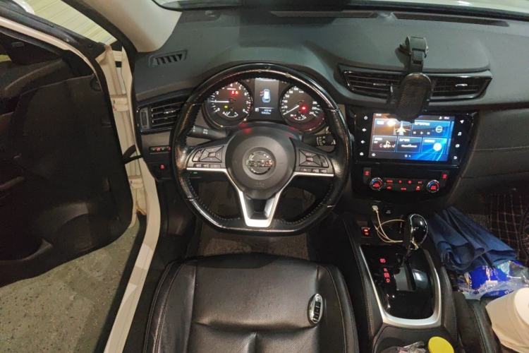 Used Nissan X-Trail 2020 2.0L XL Premium CVT 2WD SmartConnect Luxury Edition Steering Wheel