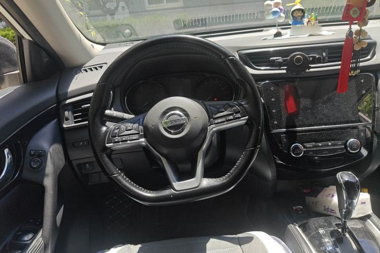 Used Nissan X-Trail 2020 2.0L XL Premium CVT 2WD SmartConnect Luxury Edition Steering Wheel