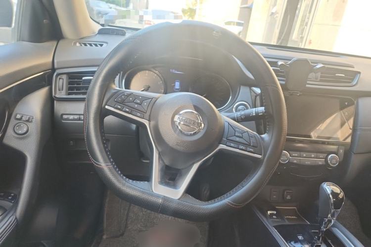 Used Nissan X-Trail 2020 2.0L XL Premium CVT 2WD SmartConnect Luxury Edition Steering Wheel