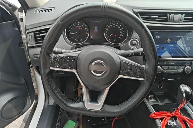 Used Nissan X-Trail 2020 2.0L XL Premium CVT 2WD SmartConnect Luxury Edition Steering Wheel