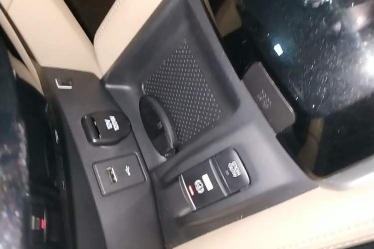 Used Nissan X-Trail 2020 2.5L XL ITS 3-Row CVT 4WD Seven-Seater Luxury Navigation Edition Vehicle Key