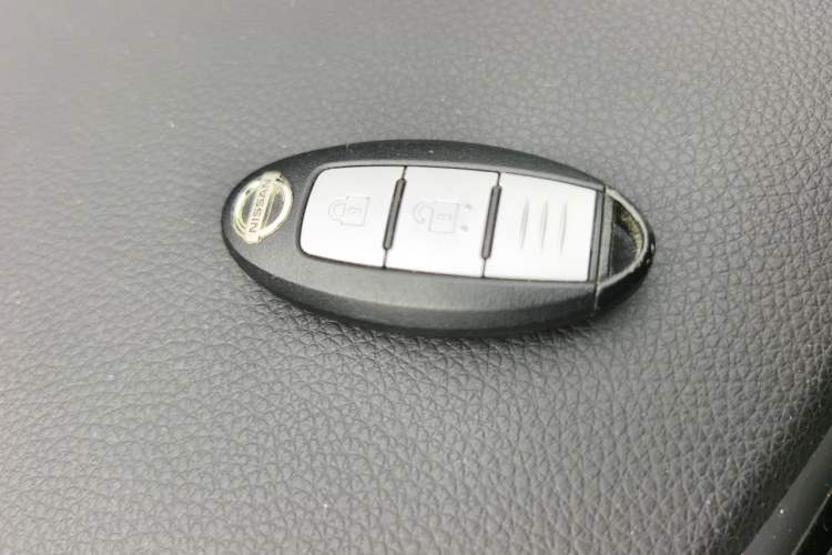 Used Nissan X-Trail 2020 2.0L XL ITS 3-Row CVT 2WD SmartConnect 7-Seater Comfort Edition Vehicle Key