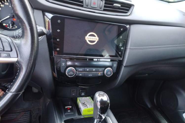 Used Nissan X-Trail 2020 2.0L XL ITS CVT 2WD SmartConnect Comfort Edition Audio And AC Panel