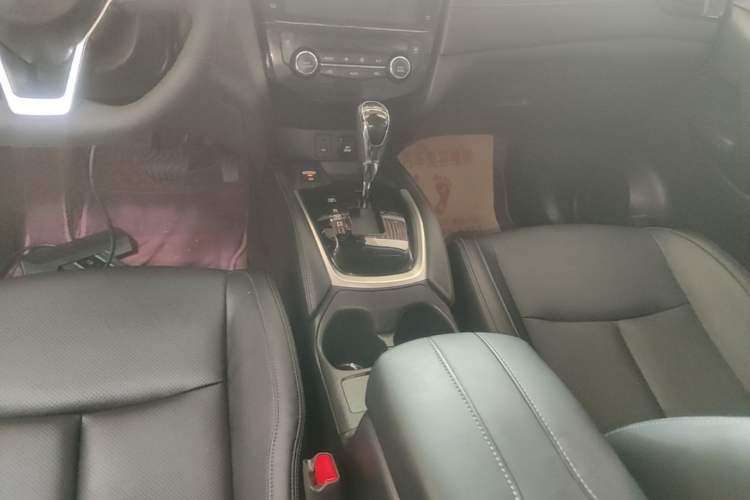Used Nissan X-Trail 2021 2.0L CVT 2WD XL Premium SmartConnect Deluxe Edition Audio And AC Panel