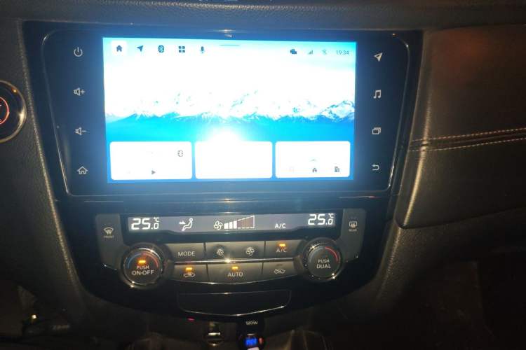 Used Nissan X-Trail 2021 2.0L CVT 2WD XL ITS SmartConnect Comfort Edition Audio And AC Panel