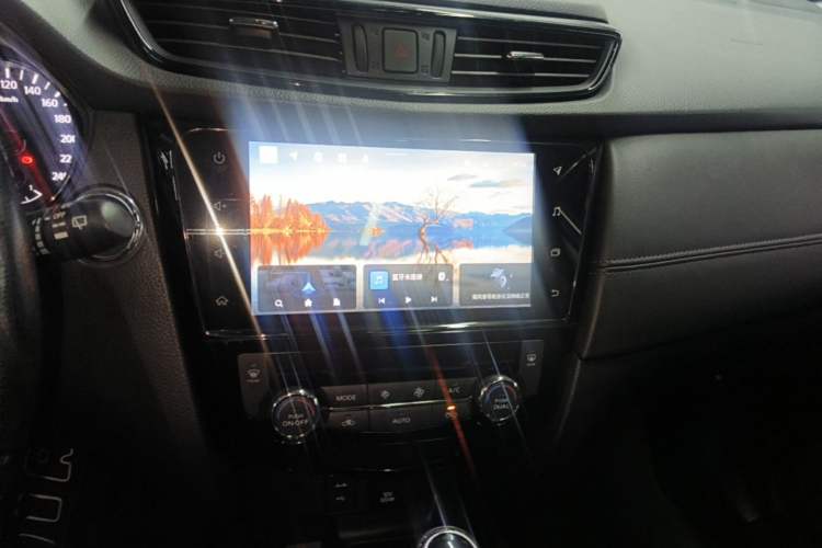 Used Nissan X-Trail 2021 2.0L CVT 2WD XL ITS SmartConnect Comfort Edition Audio And AC Panel