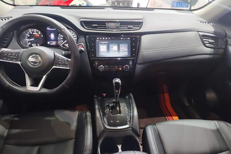 Used Nissan X-Trail 2021 2.0L CVT 2WD XL ITS 3-Row SmartConnect Seven-Seater Comfort Edition Audio And AC Panel