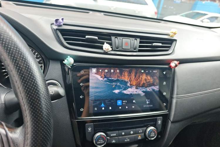 Used Nissan X-Trail 2021 2.0L CVT 2WD XL ITS SmartConnect Comfort Edition Audio And AC Panel