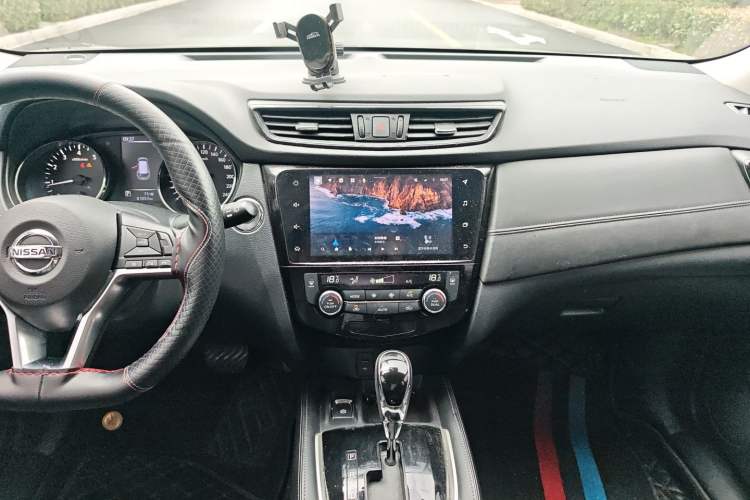 Used Nissan X-Trail 2021 2.0L CVT 2WD XL ITS SmartConnect Comfort Edition Audio And AC Panel