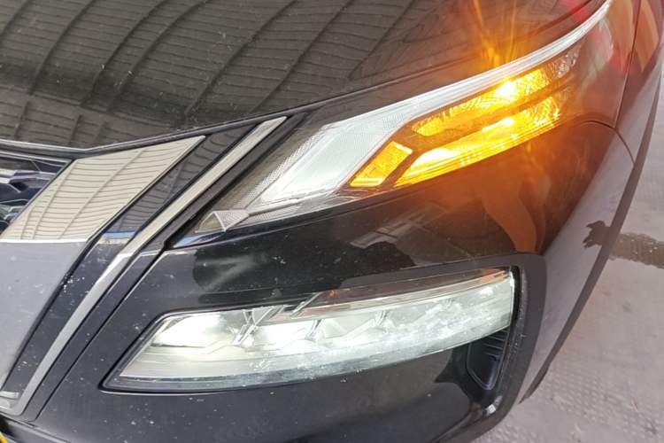 Used Nissan X-Trail 2021 VC-Turbo 300 CVT 2WD Luxury Edition Left Front Headlight