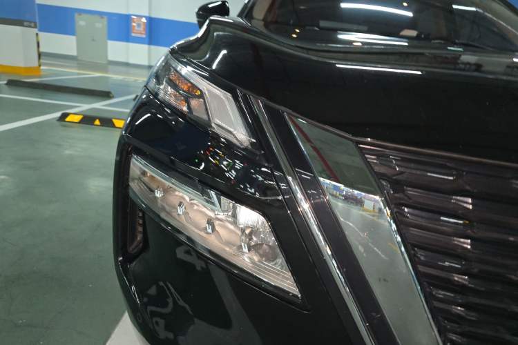 Used Nissan X-Trail 2021 VC-Turbo 300 CVT 2WD Luxury Edition Right Front Headlight