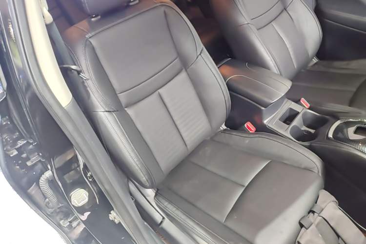 Used Nissan X-Trail 2021 2.0L CVT 2WD XL ITS 3-Row SmartConnect Seven-Seater Comfort Edition Right Front Seat