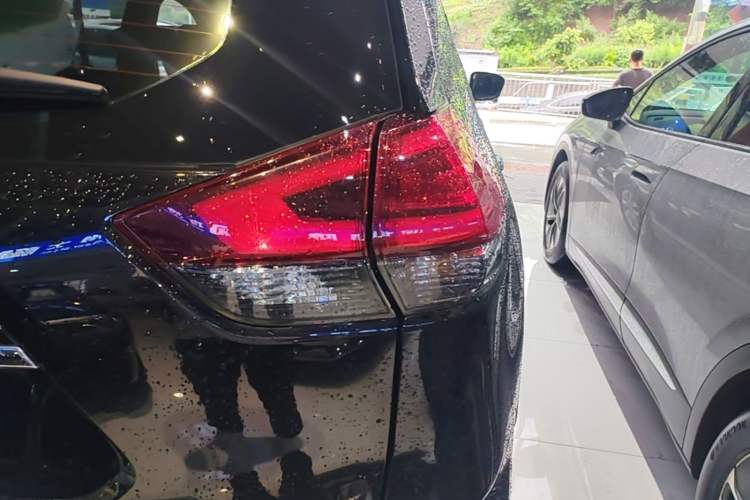 Used Nissan X-Trail 2021 2.0L CVT 2WD XL ITS 3-Row SmartConnect Seven-Seater Comfort Edition Right Rear Taillight