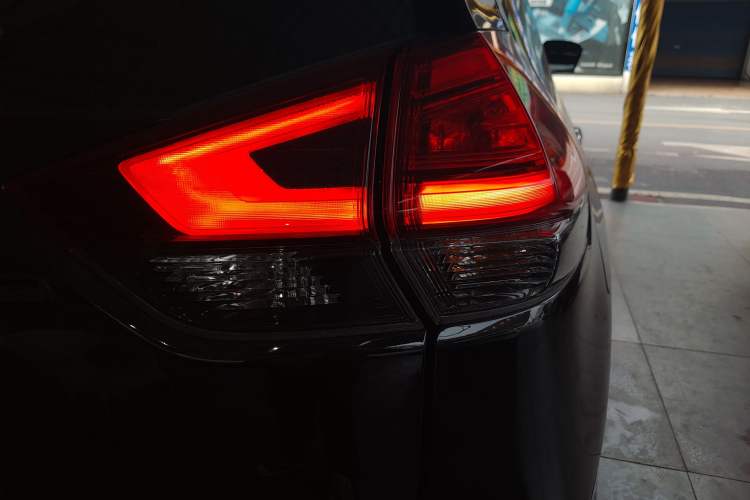 Used Nissan X-Trail 2021 2.5L CVT 4WD XL ITS Luxury Navigation Edition Right Rear Taillight