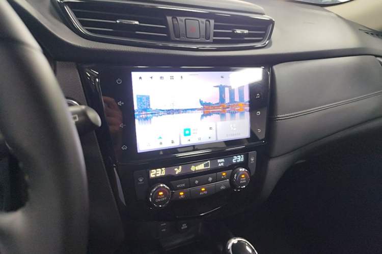 Used Nissan X-Trail 2021 2.0L CVT 2WD XL ITS SmartConnect Comfort Edition Audio And AC Panel