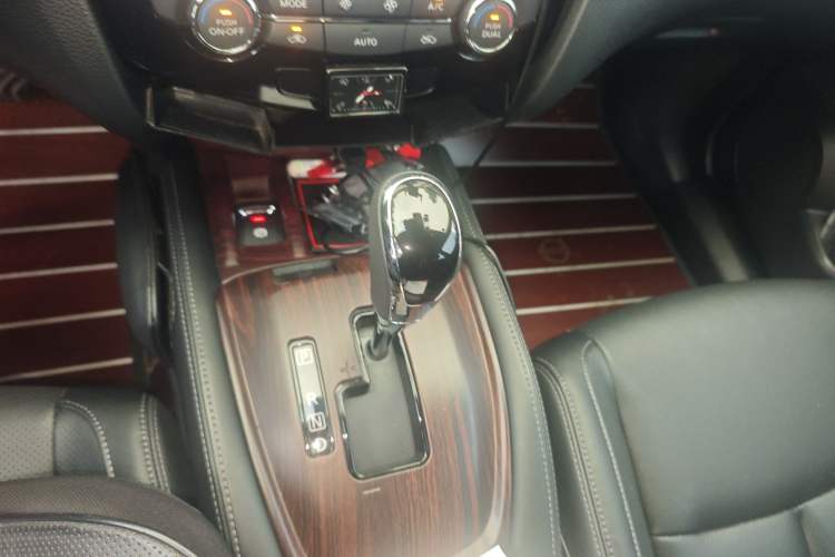 Used Nissan X-Trail 2021 2.0L CVT 2WD XL ITS SmartConnect Comfort Edition Gear Lever