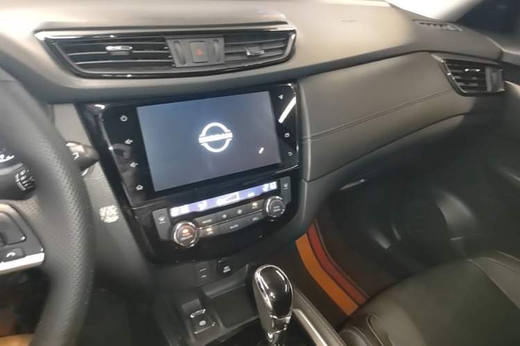 Used Nissan X-Trail 2021 2.0L CVT 2WD XL ITS SmartConnect Comfort Edition Audio And AC Panel