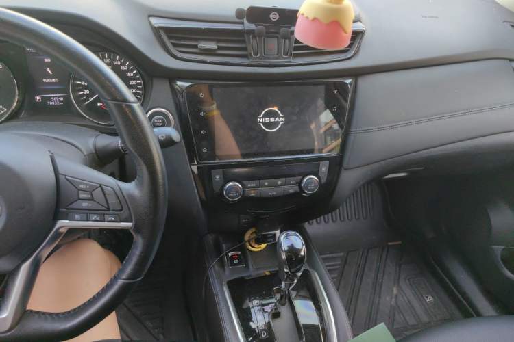Used Nissan X-Trail 2021 2.0L CVT 2WD XL ITS SmartConnect Comfort Edition Audio And AC Panel