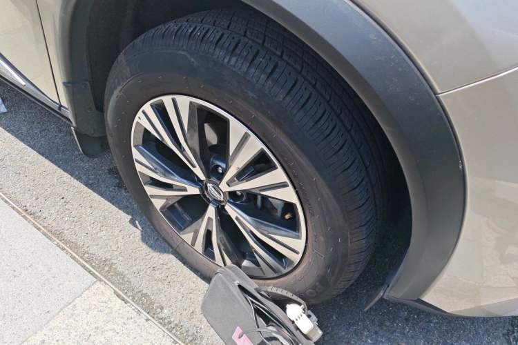Used Nissan X-Trail 2021 VC-Turbo 300 CVT 4WD Luxury Edition Right Front Wheel Hub