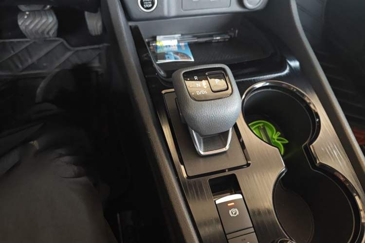 Used Nissan X-Trail 2021 VC-Turbo 300 CVT 2WD Comfort Edition Gear Lever