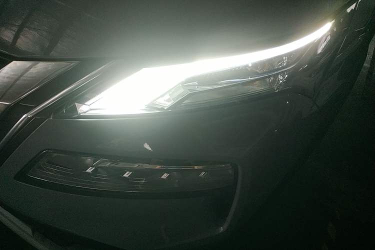 Used Nissan X-Trail 2021 VC-Turbo 300 CVT 2WD Luxury Edition Left Front Headlight