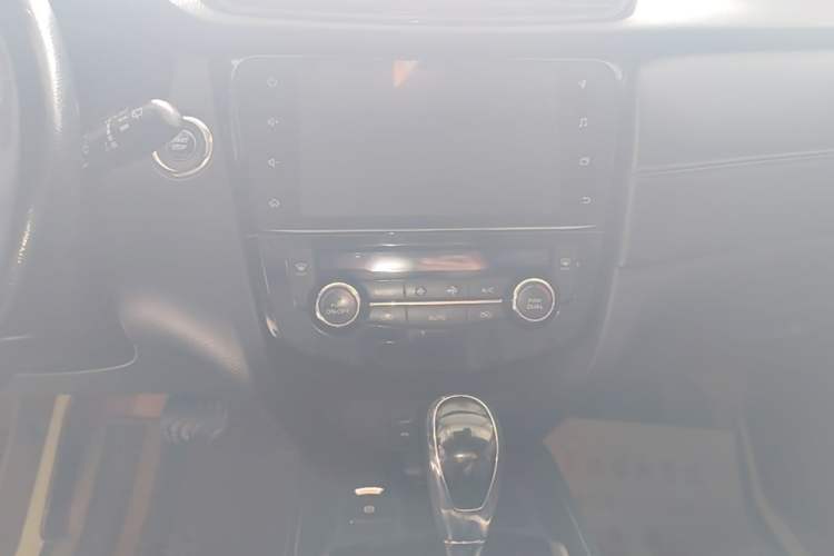 Used Nissan X-Trail 2021 2.0L CVT 2WD XL Premium SmartConnect Deluxe Edition Audio And AC Panel