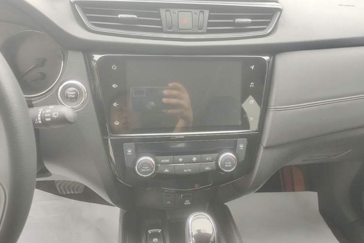 Used Nissan X-Trail 2021 2.5L CVT 4WD XL SmartConnect Leading Edition Audio And AC Panel