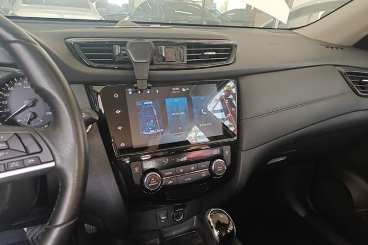 Used Nissan X-Trail 2021 2.0L CVT 2WD XL Premium SmartConnect Deluxe Edition Audio And AC Panel