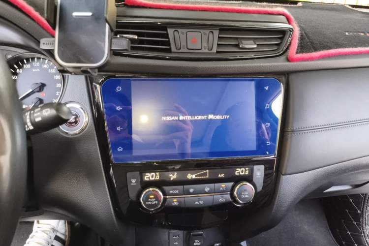 Used Nissan X-Trail 2021 2.0L CVT 2WD XL ITS SmartConnect Comfort Edition Audio And AC Panel