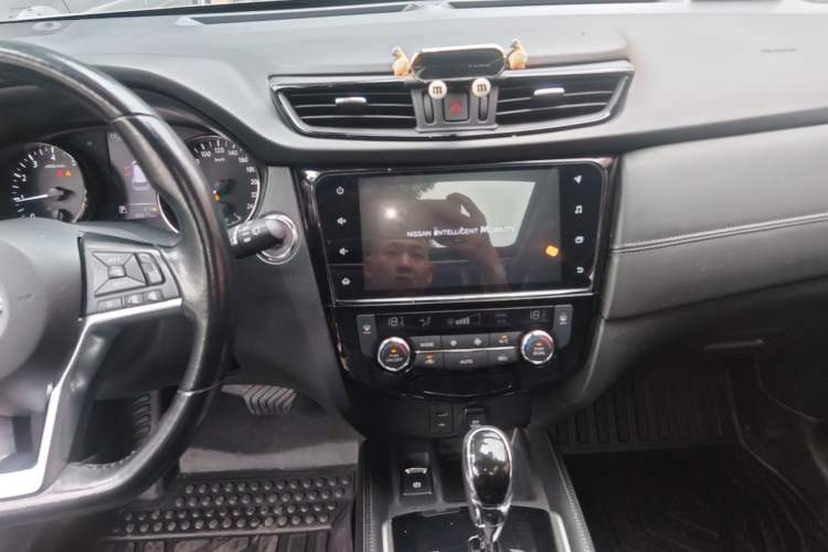 Used Nissan X-Trail 2021 2.0L CVT 2WD XL ITS SmartConnect Comfort Edition Audio And AC Panel