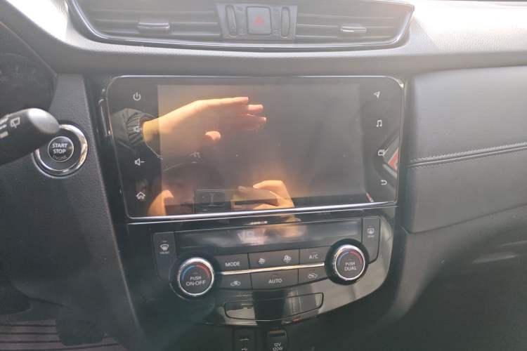 Used Nissan X-Trail 2021 2.0L CVT 2WD XL ITS SmartConnect Comfort Edition Audio And AC Panel